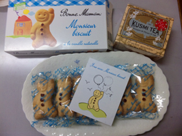 101020_お土産 かわいいお菓子とお茶をお土産にいただきました